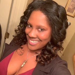 Meet your Posher, Naima